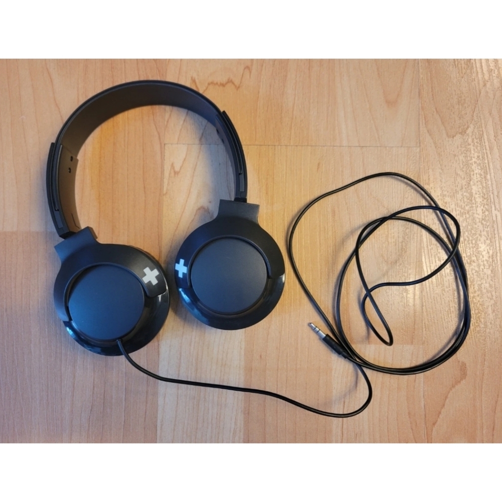 Philips Bass+ SHL3070 headphones